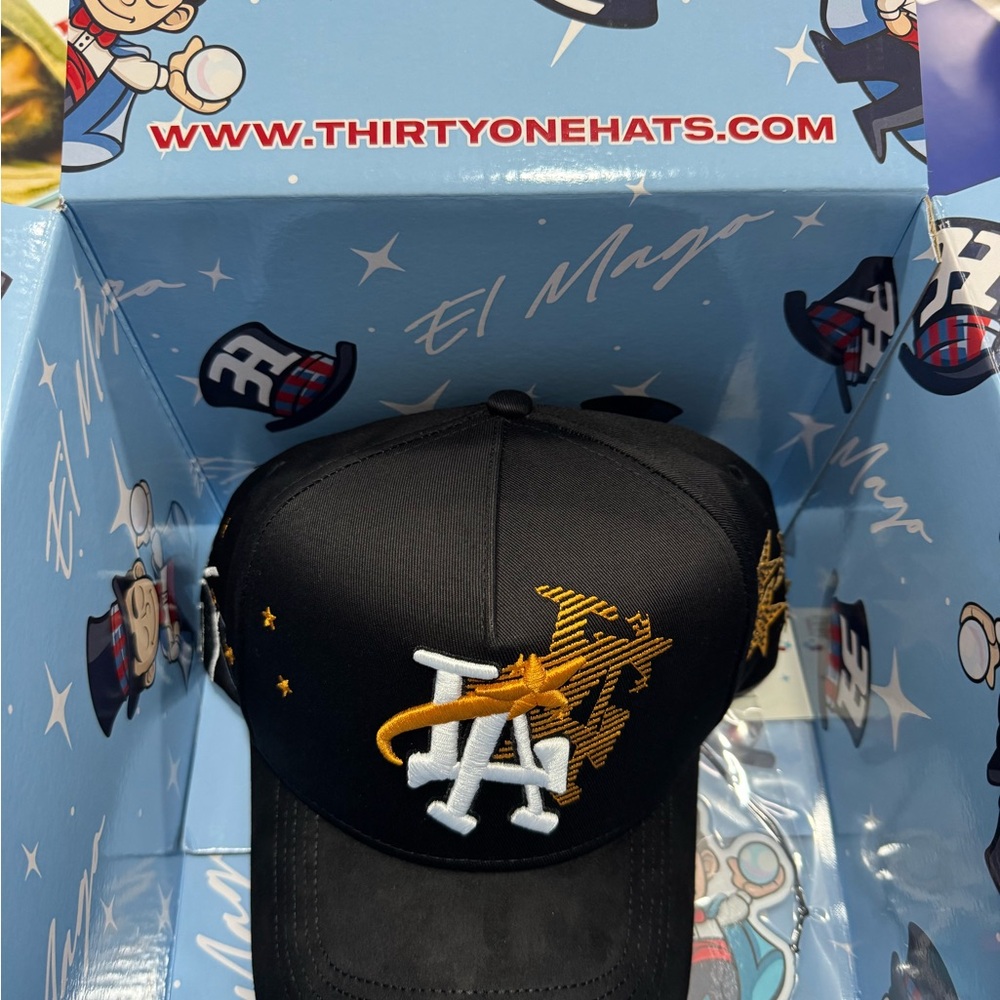 thirty-one 31 Hats El Mago